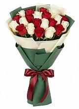 Букет Микс из красных и белых роз в Горки-10