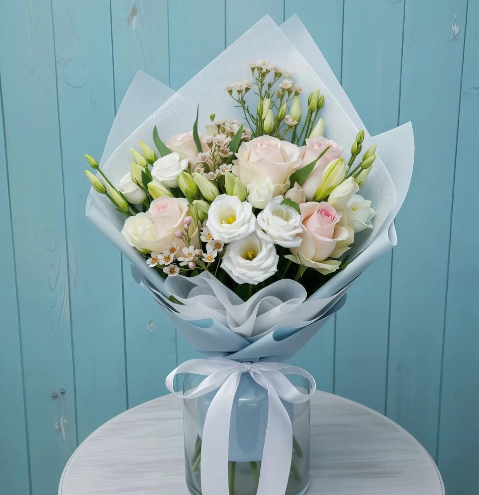 Букет цветов из: Розы и Лизиантусы в Горки-10