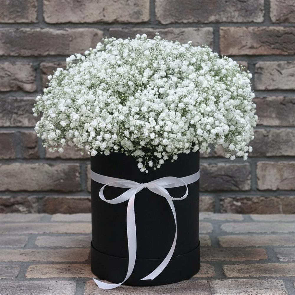 Цветочная композиция из Гипсофила в шляпной коробке в Горки-10