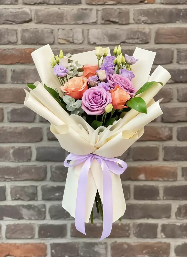 Букет цветов из: Лизиантусы и Розы в Горки-10