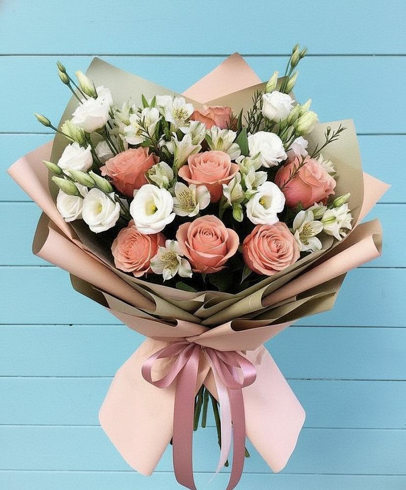 Букет цветов из: Розы, Альстромерии и Лизиантусы в Горки-10