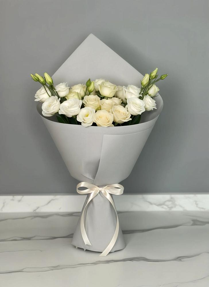 Букет цветов из: Розы и Лизиантусы в Горки-10