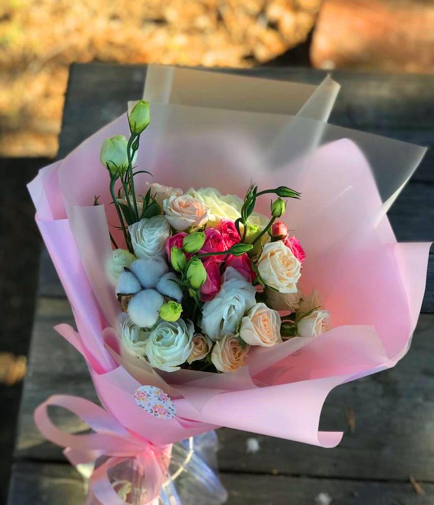 Букет цветов из: Розы и Лизиантусы в Горки-10