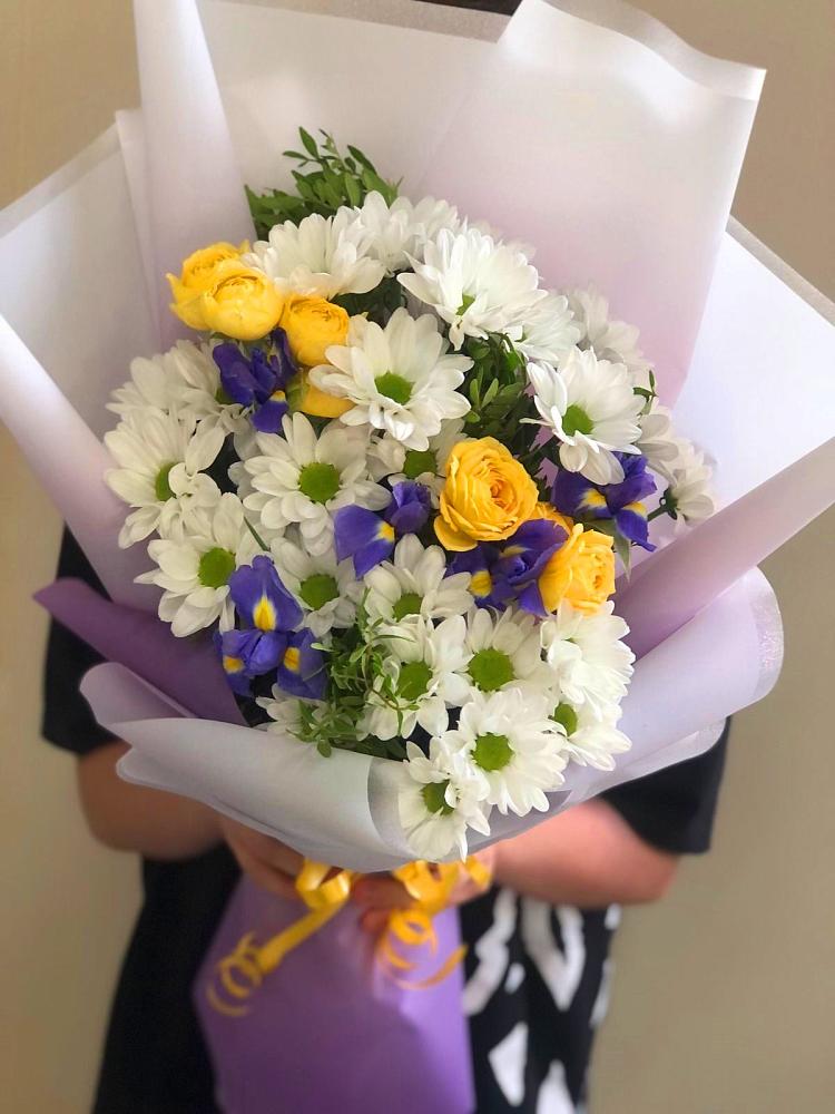 Букет цветов из: Ирисы, Хризантемы и Розы в Горки-10
