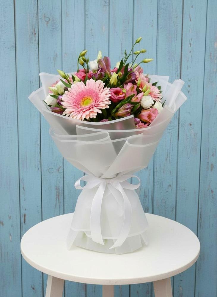 Букет цветов из: Герберы, Альстромерии и Лизиантусы в Горки-10