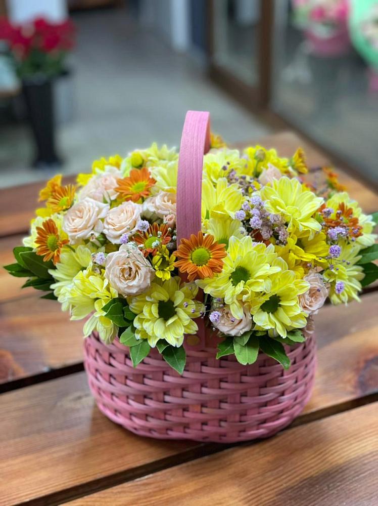 Цветочная композиция из Хризантемы и Розы в корзине в Горки-10
