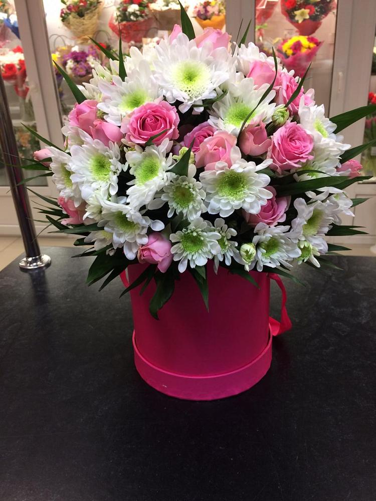 Цветочная композиция из Розы и Хризантемы в шляпной коробке в Горки-10