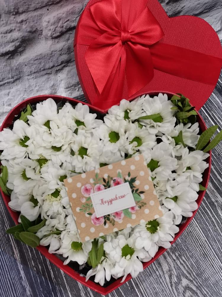 Цветочная композиция из Хризантемы в виде сердца в Горки-10